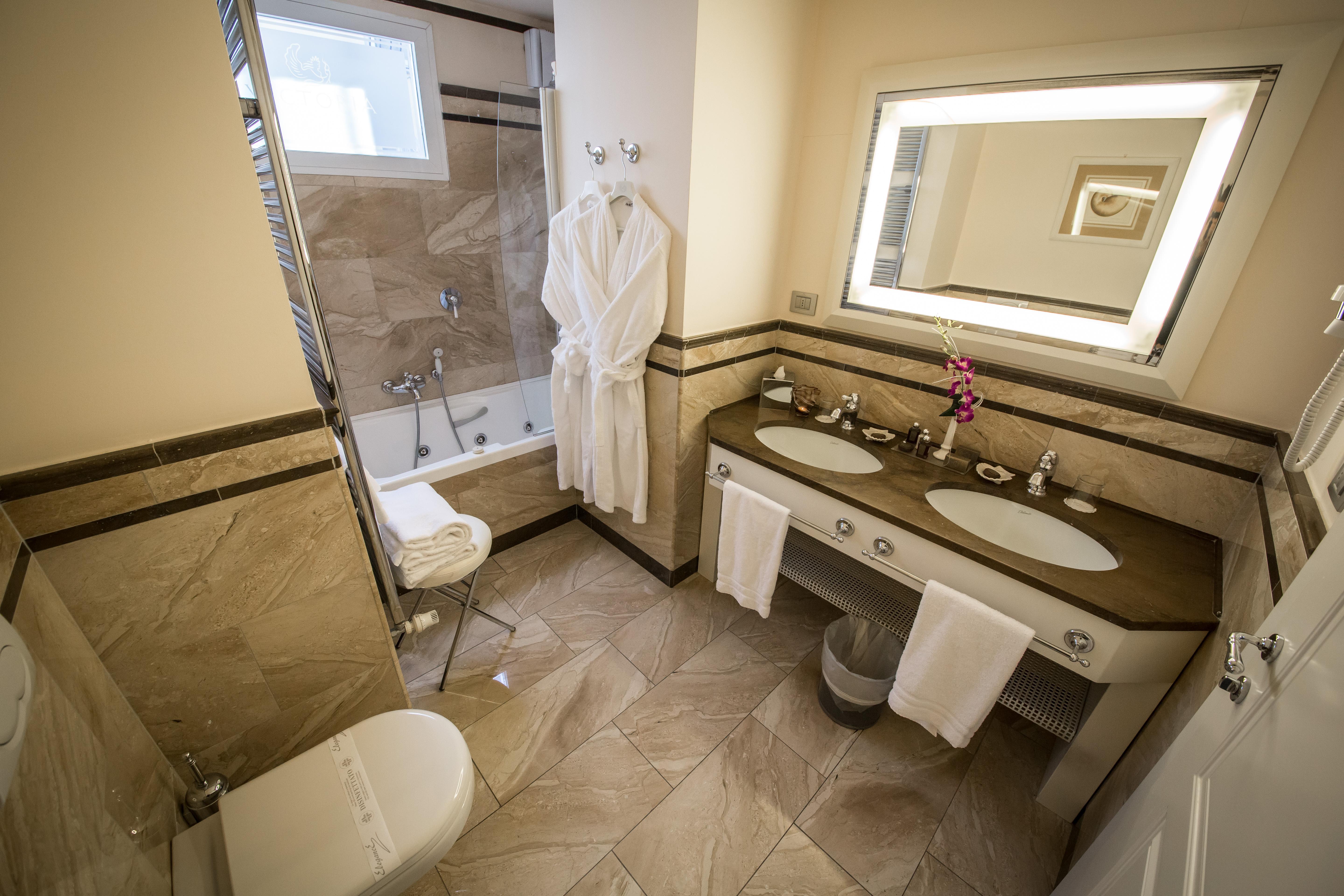 Victoria Hotel Letterario Trieste Esterno foto