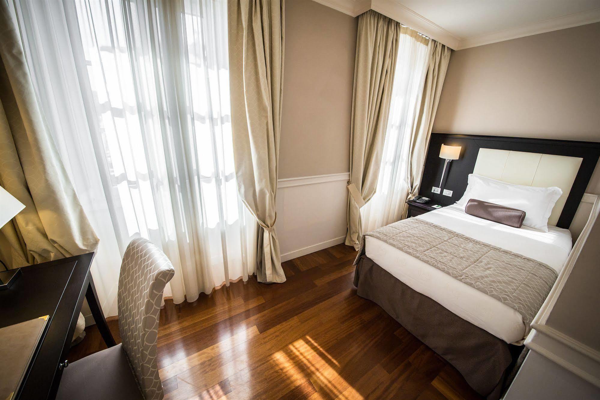 Victoria Hotel Letterario Trieste Esterno foto