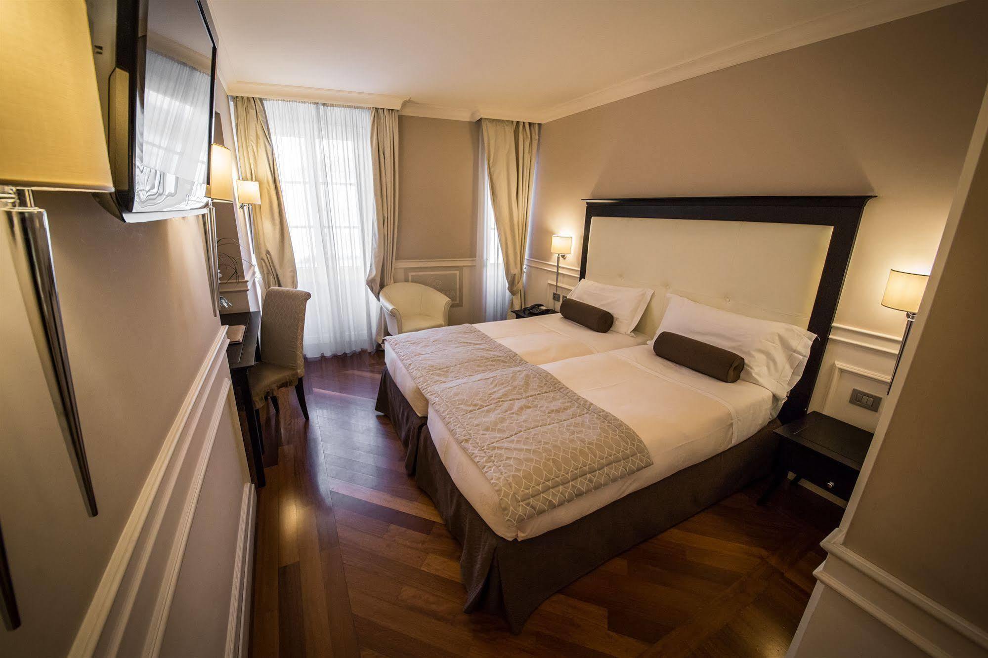 Victoria Hotel Letterario Trieste Esterno foto